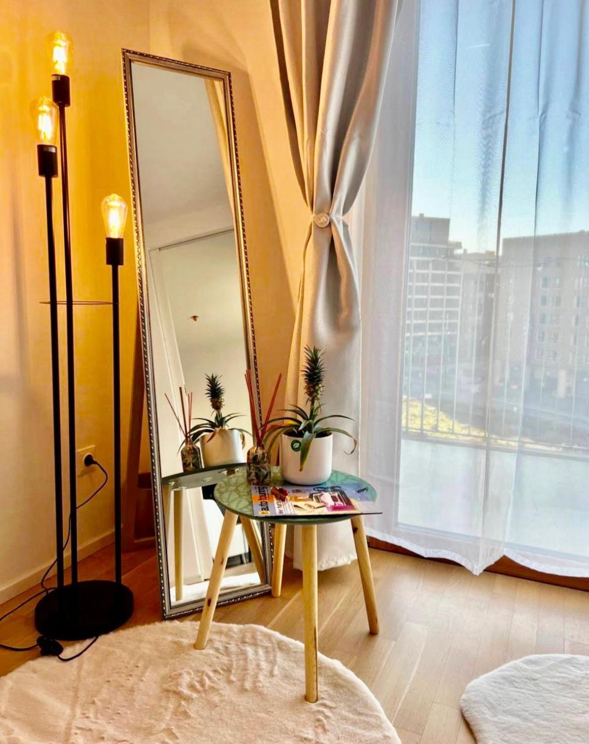 Belvedere White Apartment *