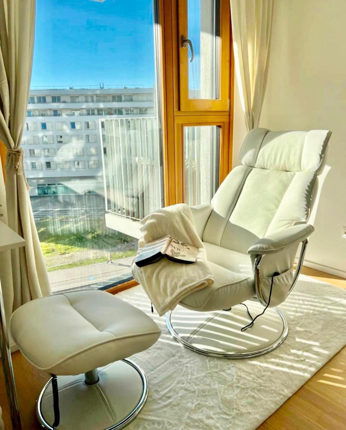 Belvedere White Apartment Vienna