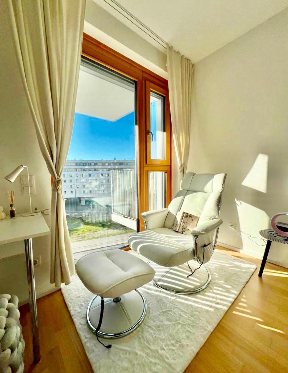Belvedere White Apartment *