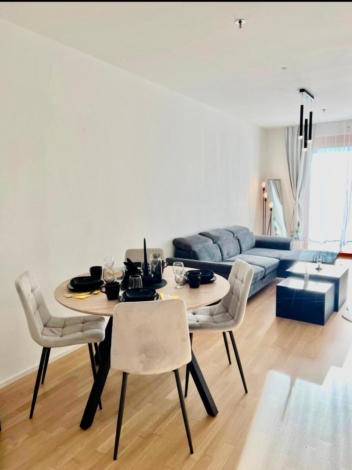 Belvedere White Apartment Vienna