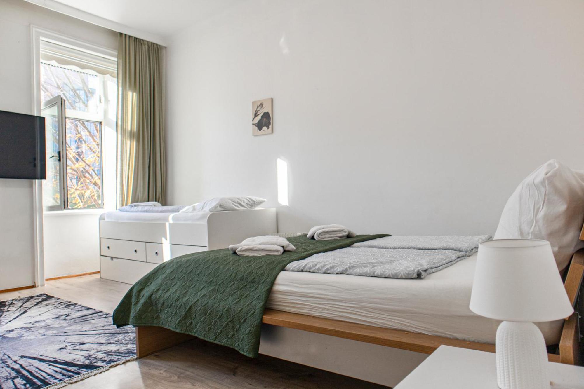 Guest house Convenient Shared - Near Danube & Millenium Tower
