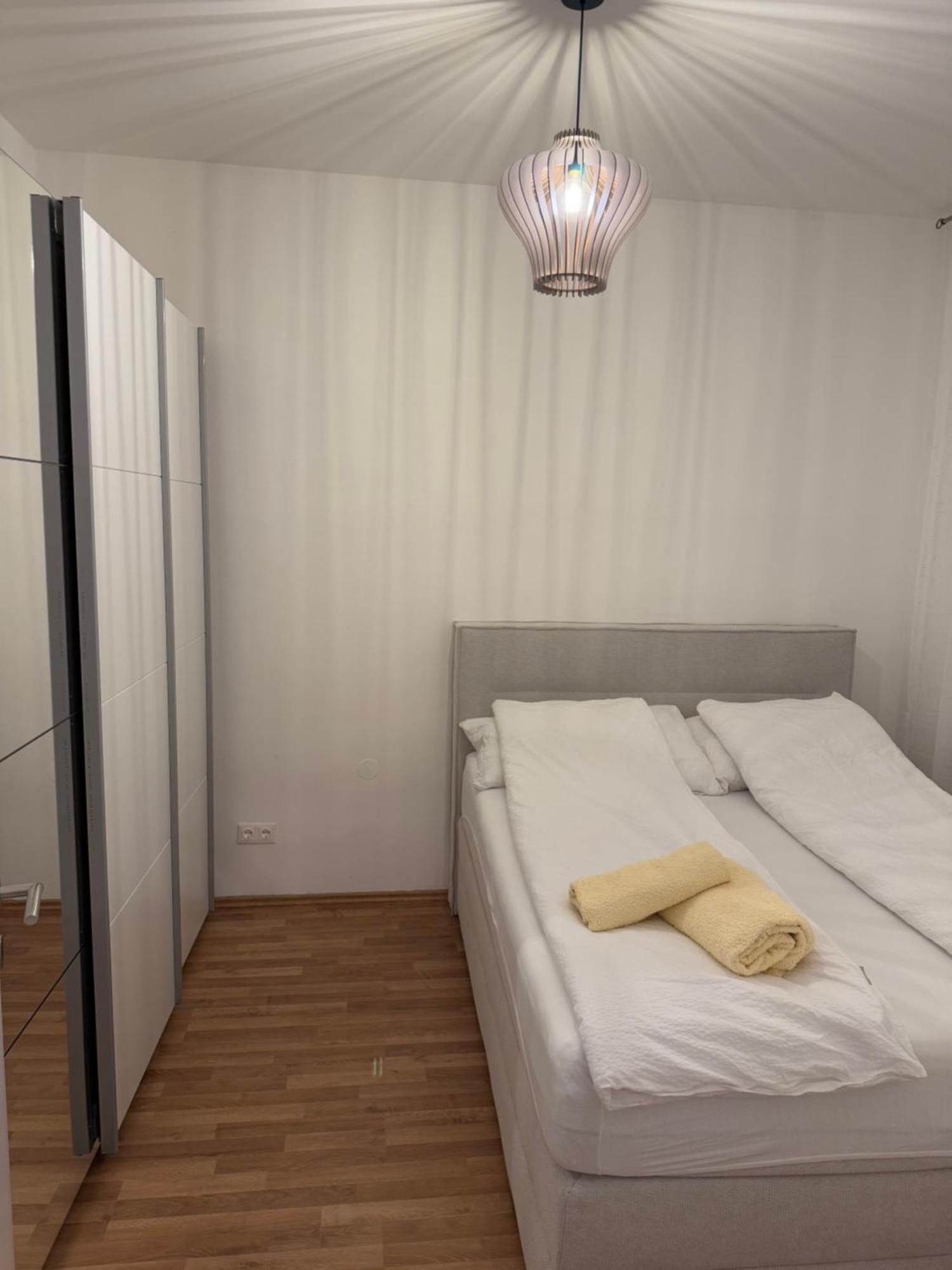 Apartment In 1030 *