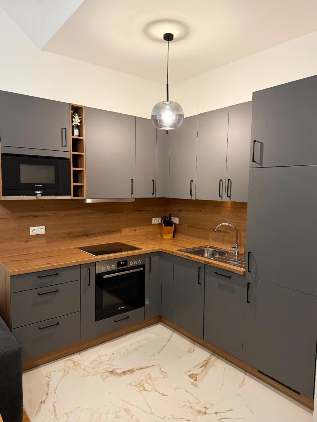 Apartment In 1030 *