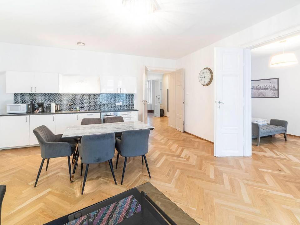 Apartment Central - 22 *