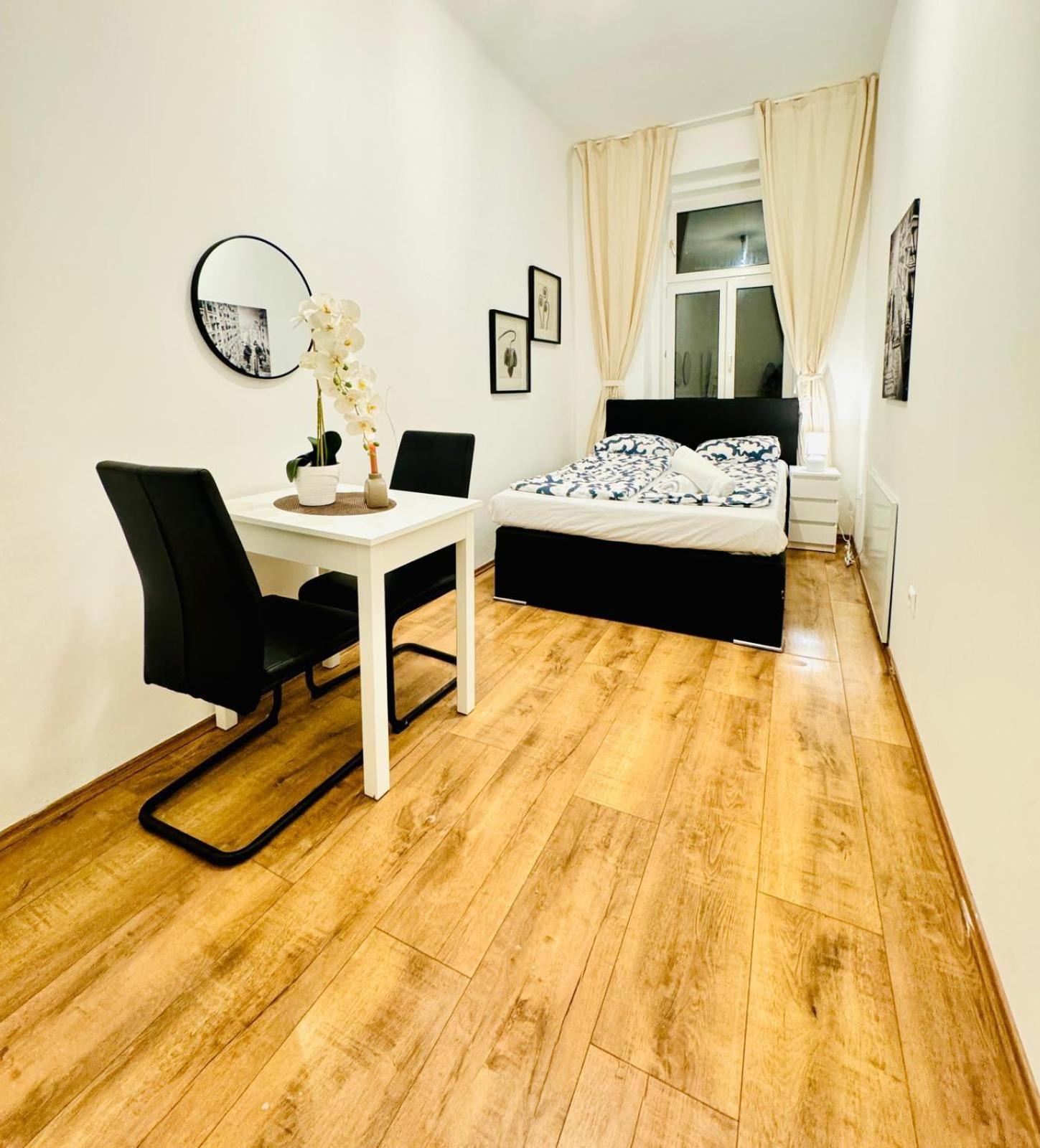 Charming 5br Shared Apt, Minutes From Atzgersdorf Apartment