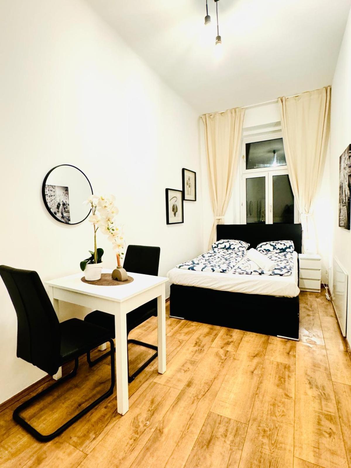 Apartment Charming 5br Shared Apt, Minutes From Atzgersdorf *