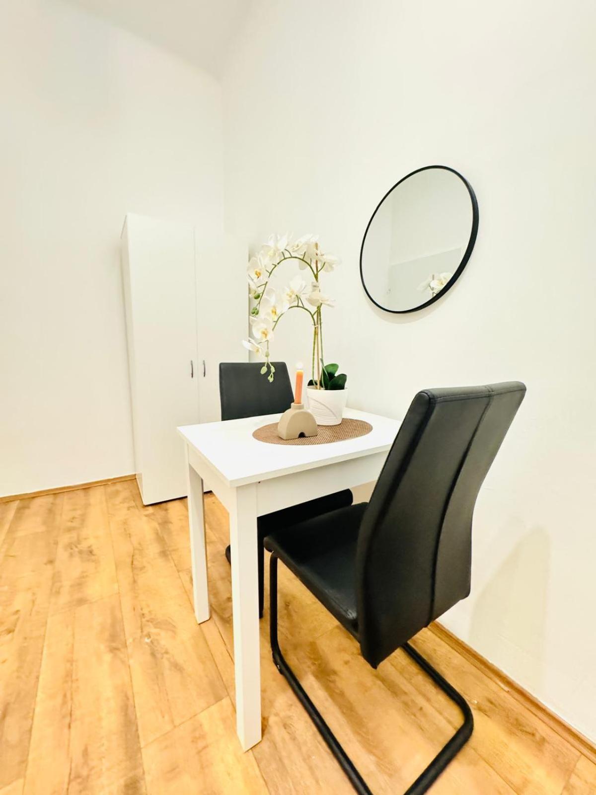 Apartment Charming 5br Shared Apt, Minutes From Atzgersdorf *