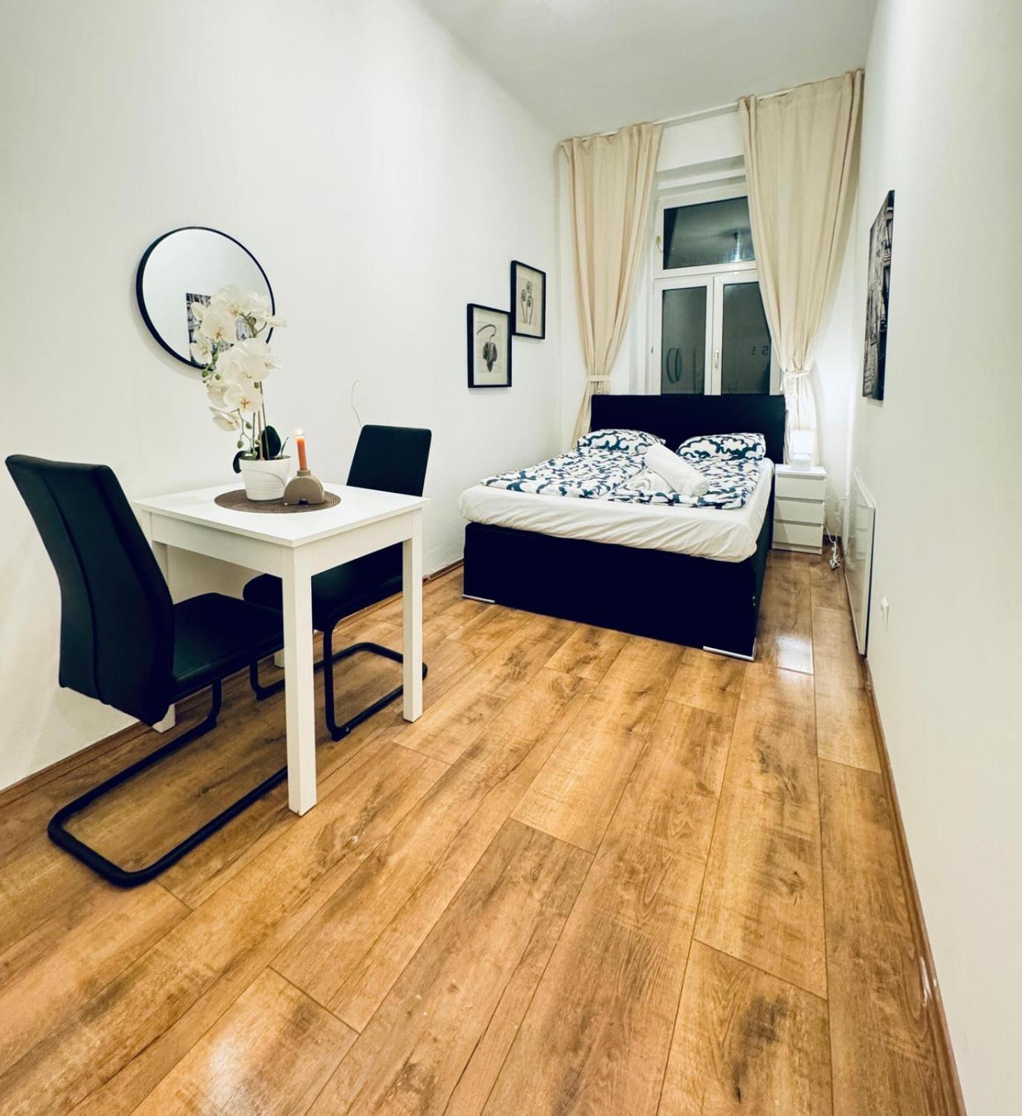 Apartment Charming 5br Shared Apt, Minutes From Atzgersdorf Vienna
