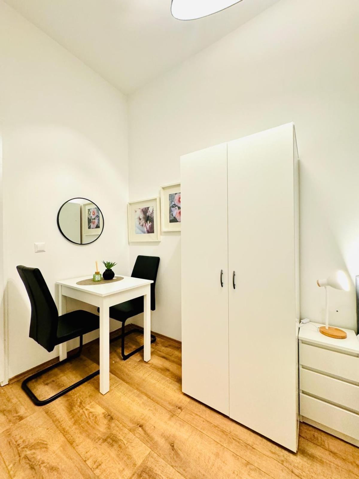 Apartment Charming 5br Shared Apt, Minutes From Atzgersdorf Vienna