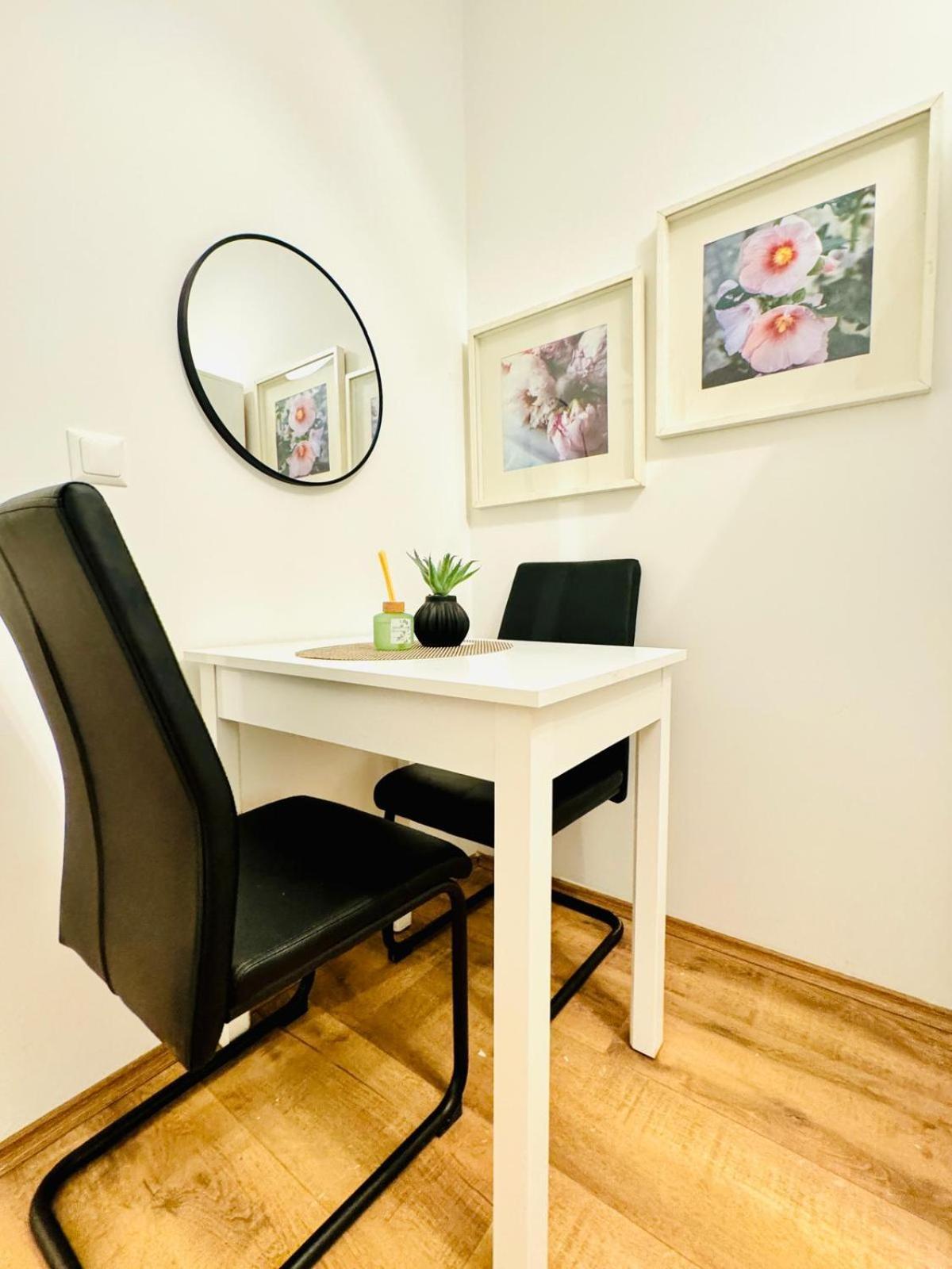 Charming 5br Shared Apt, Minutes From Atzgersdorf Apartment *