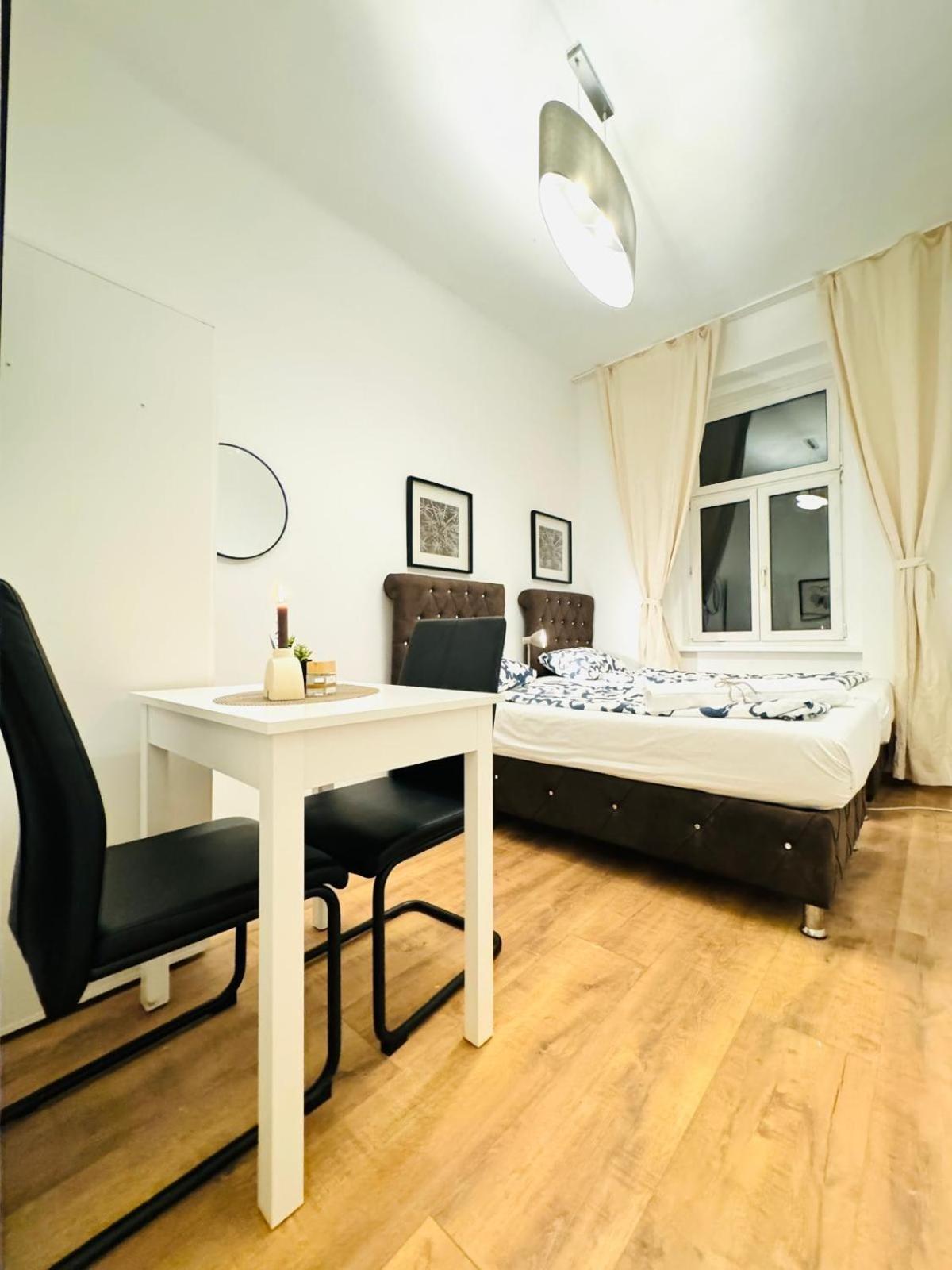 Apartment Charming 5br Shared Apt, Minutes From Atzgersdorf *