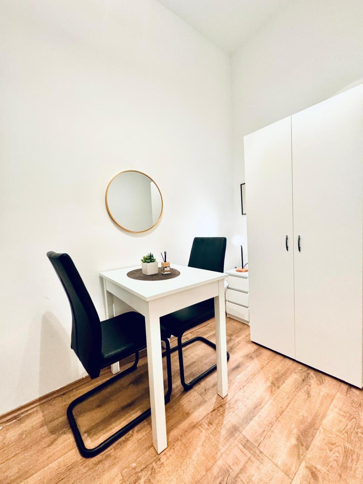 Apartment Charming 5br Shared Apt, Minutes From Atzgersdorf *