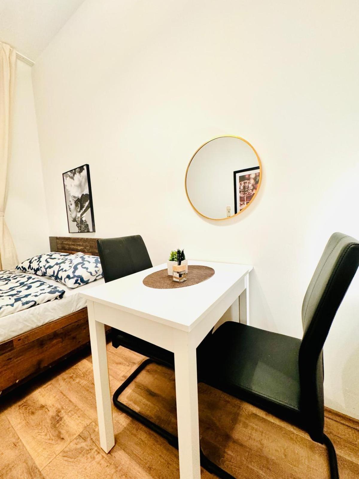 Charming 5br Shared Apt, Minutes From Atzgersdorf Apartment