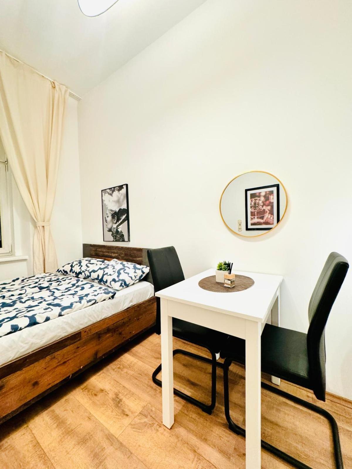 Charming 5br Shared Apt, Minutes From Atzgersdorf Apartment *
