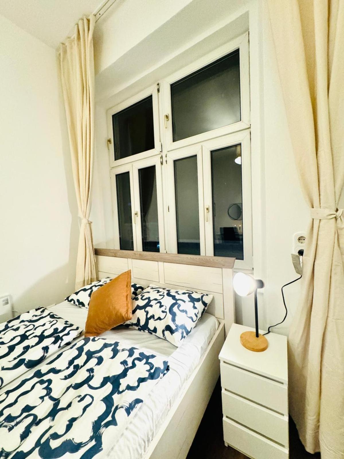 Apartment Charming 5br Shared Apt, Minutes From Atzgersdorf Vienna
