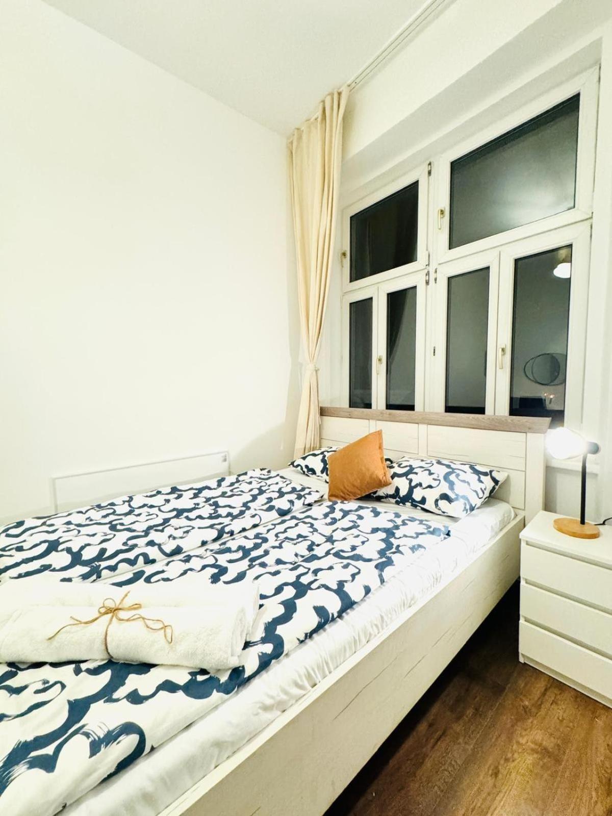 Charming 5br Shared Apt, Minutes From Atzgersdorf Apartment *