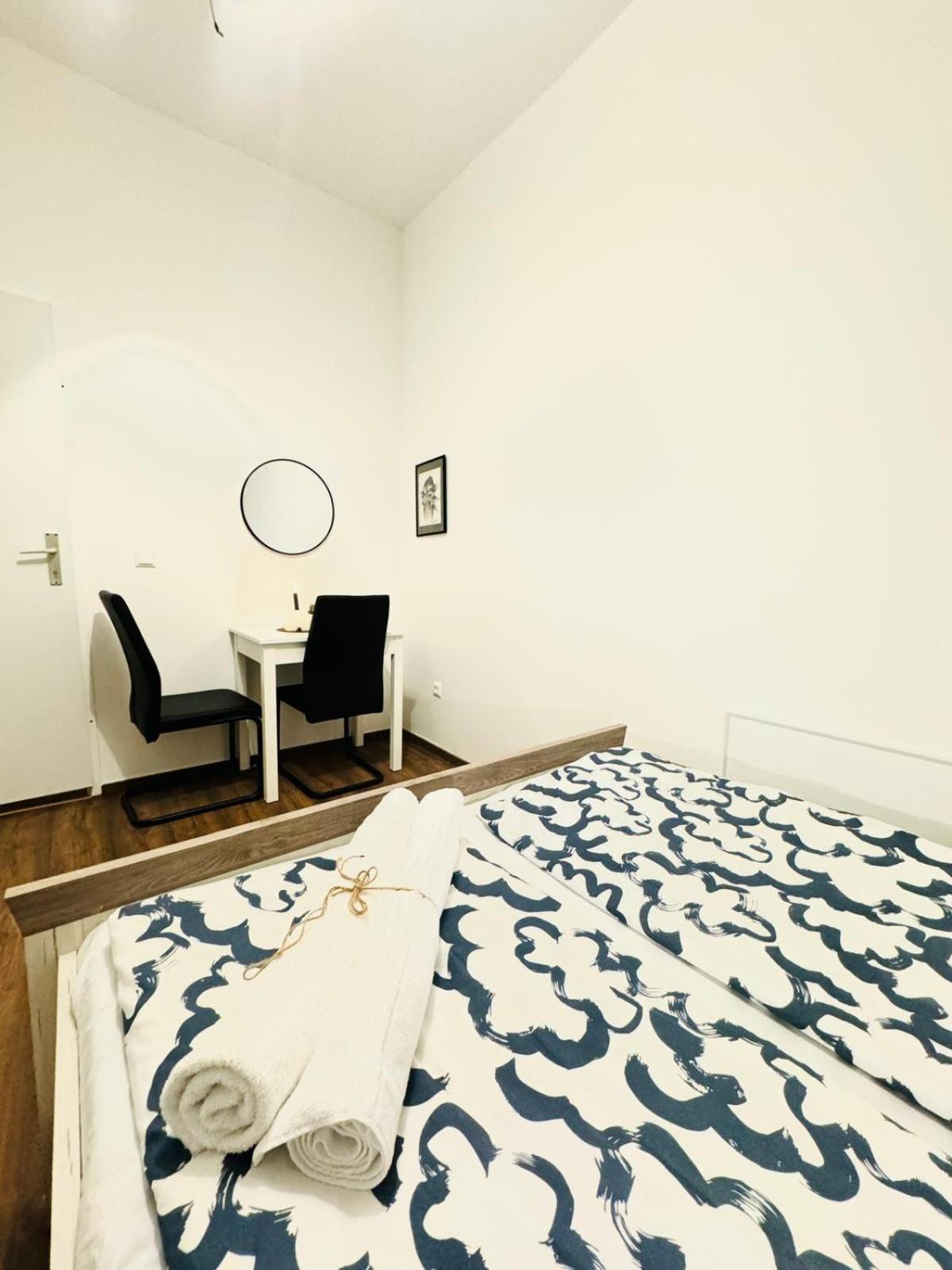 Apartment Charming 5br Shared Apt, Minutes From Atzgersdorf *