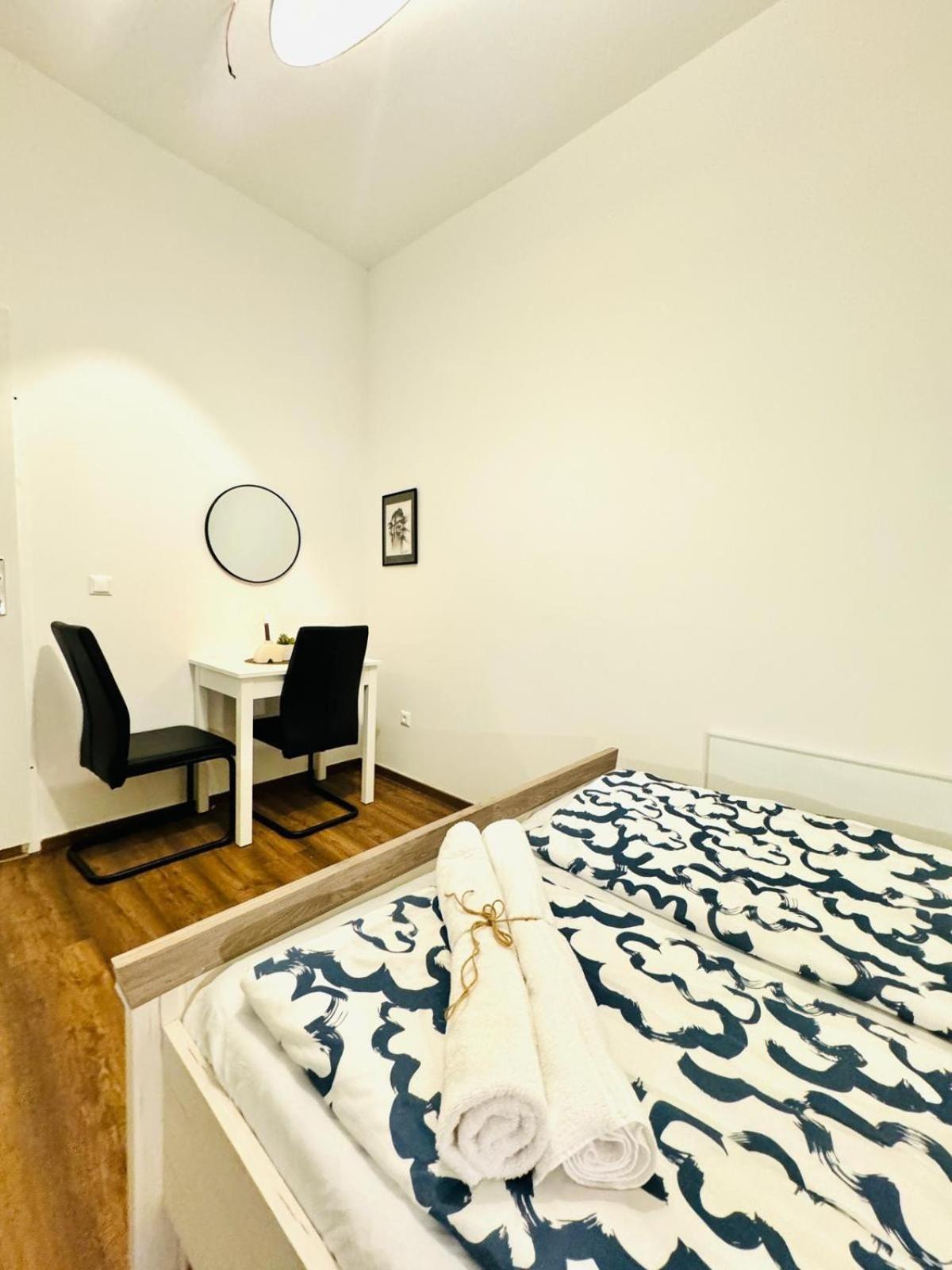 Charming 5br Shared Apt, Minutes From Atzgersdorf Apartment