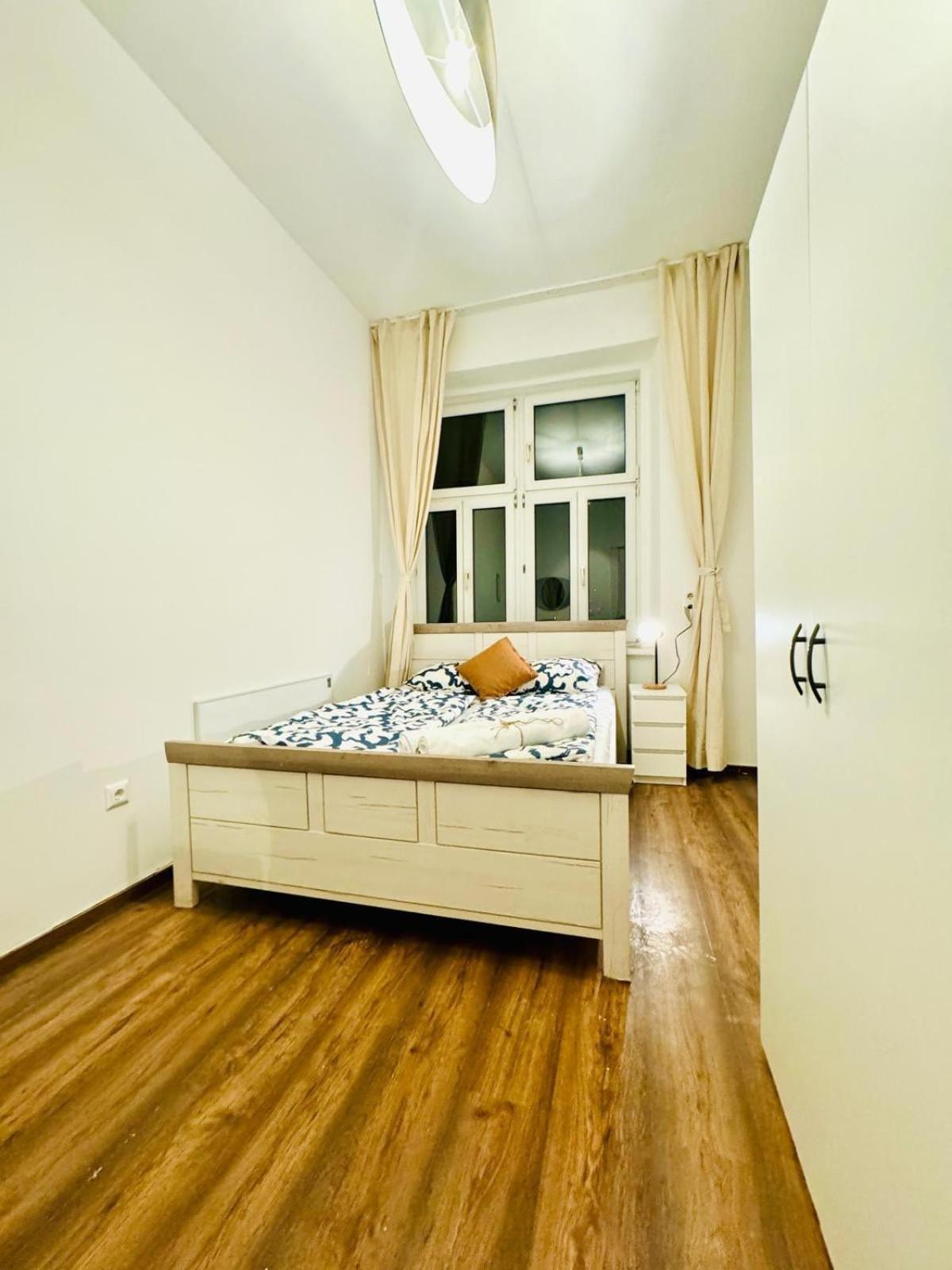 Charming 5br Shared Apt, Minutes From Atzgersdorf Vienna