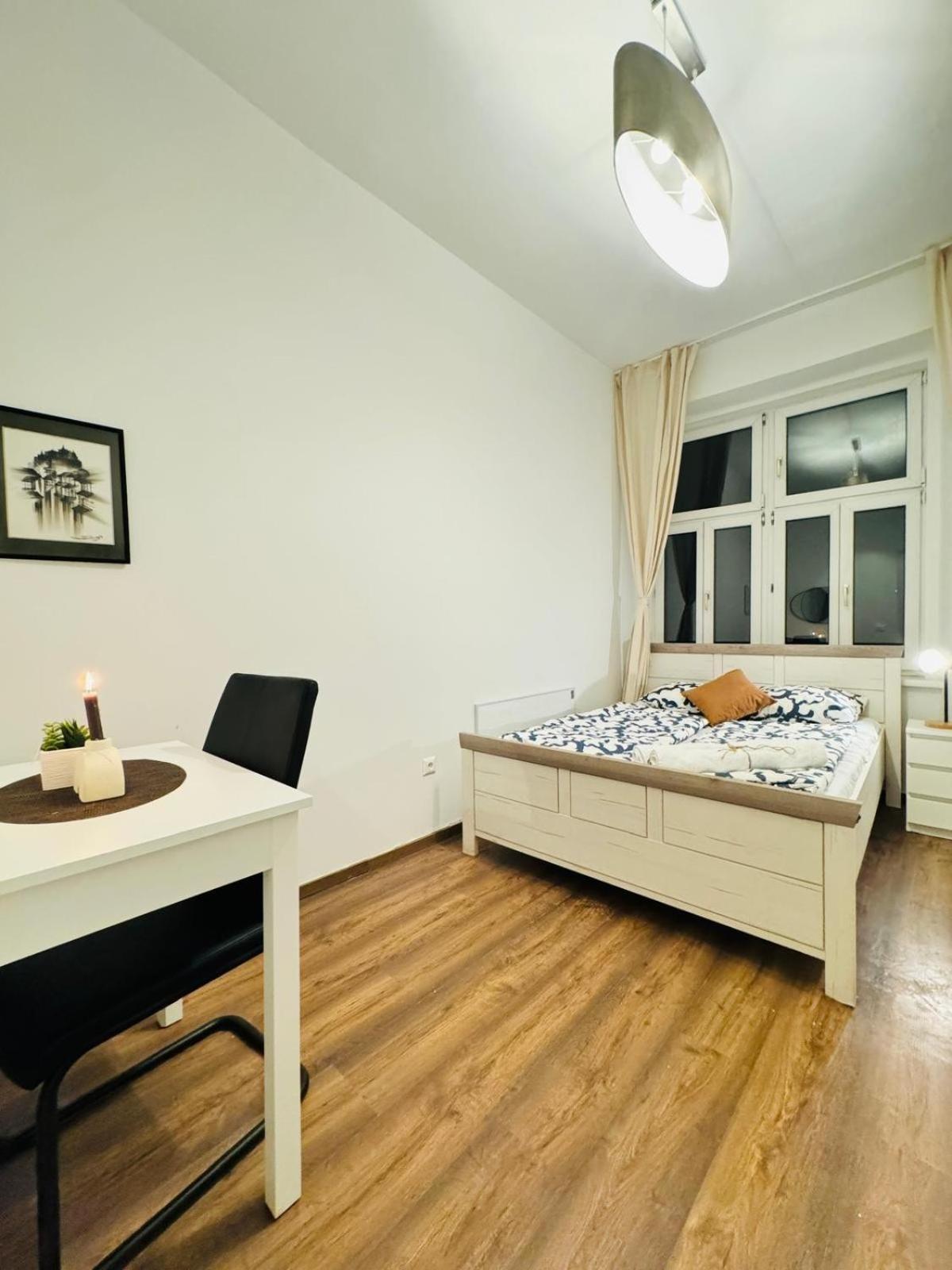 Charming 5br Shared Apt, Minutes From Atzgersdorf Apartment *