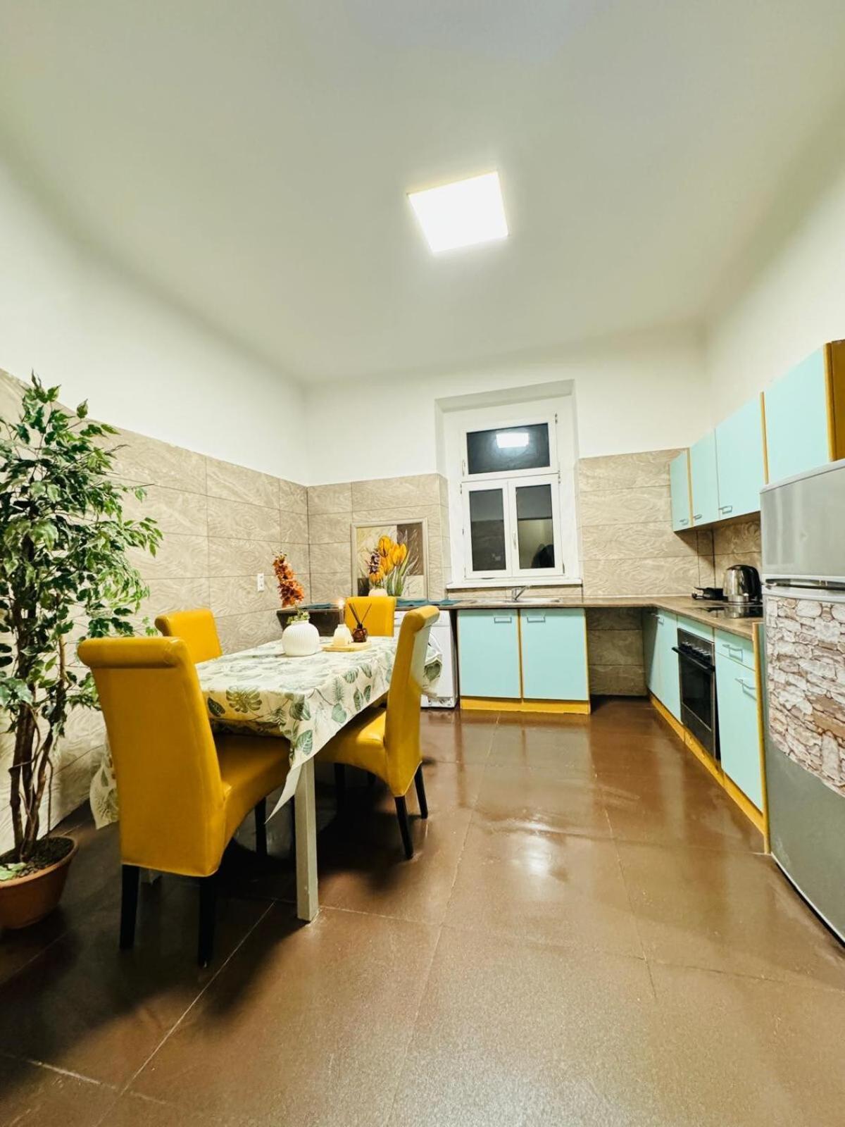 Charming 5br Shared Apt, Minutes From Atzgersdorf