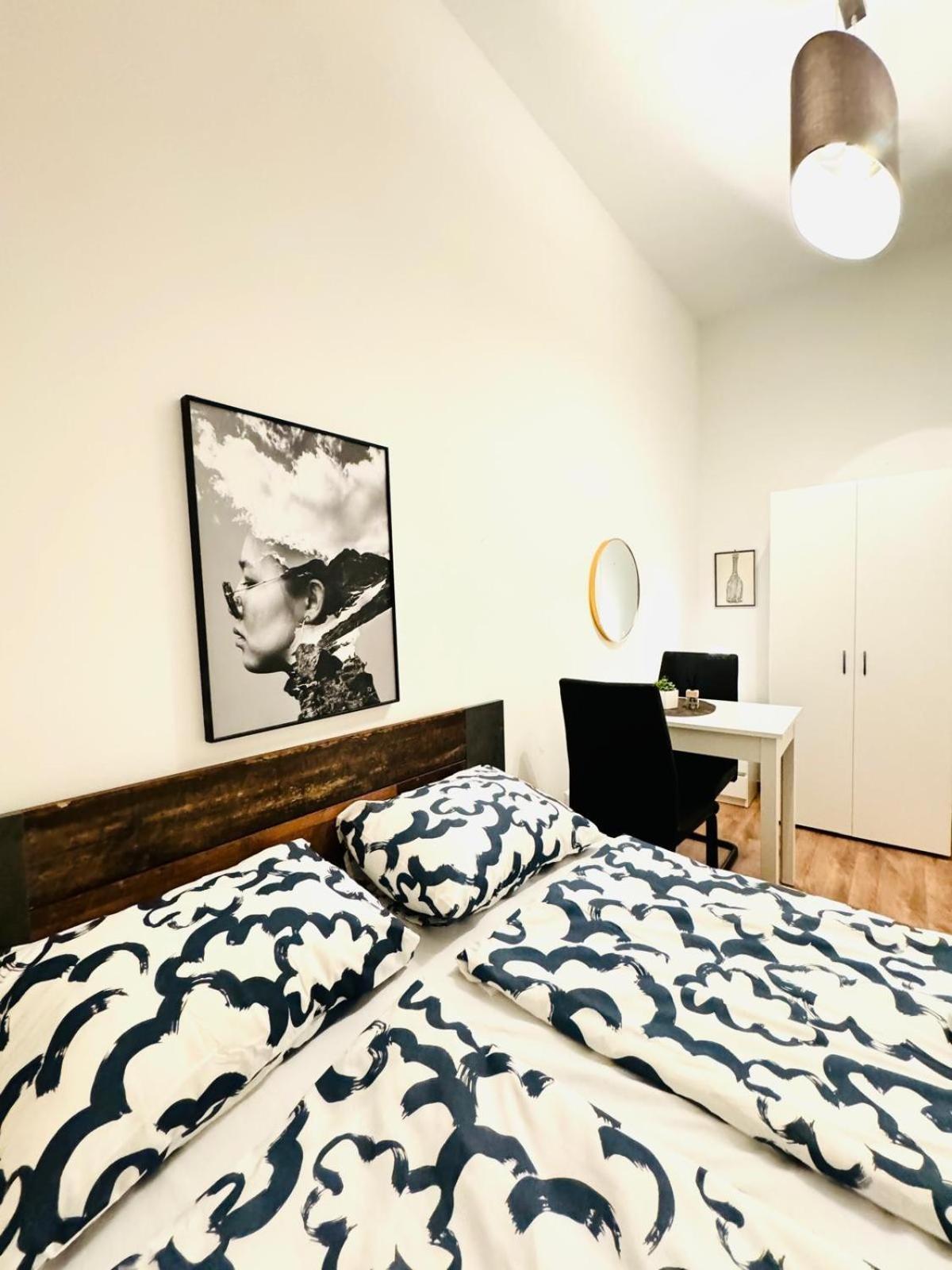 Apartment Chic 5br For 10p, With Direct Access *