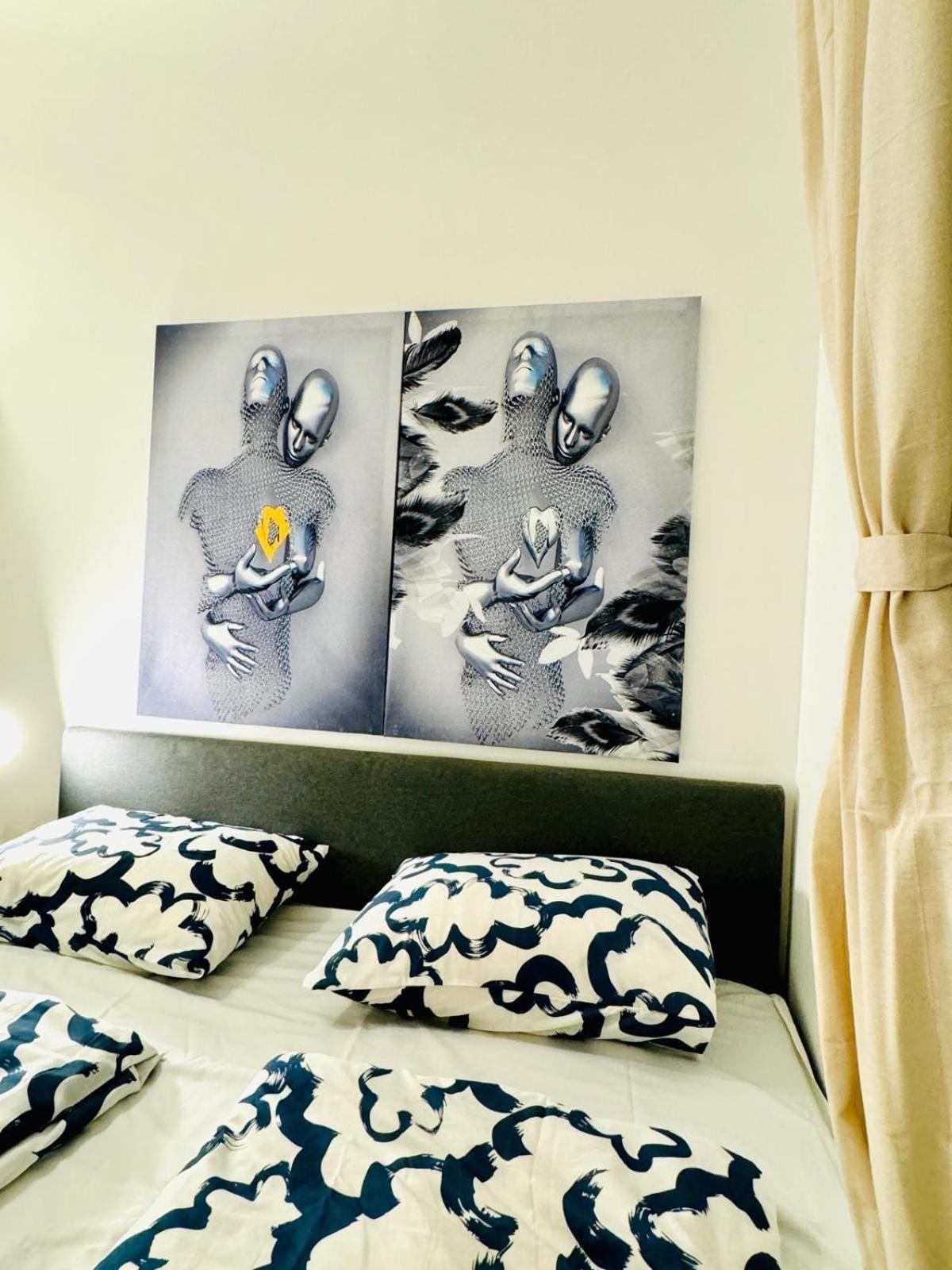 Chic 5br For 10p, With Direct Access Apartment