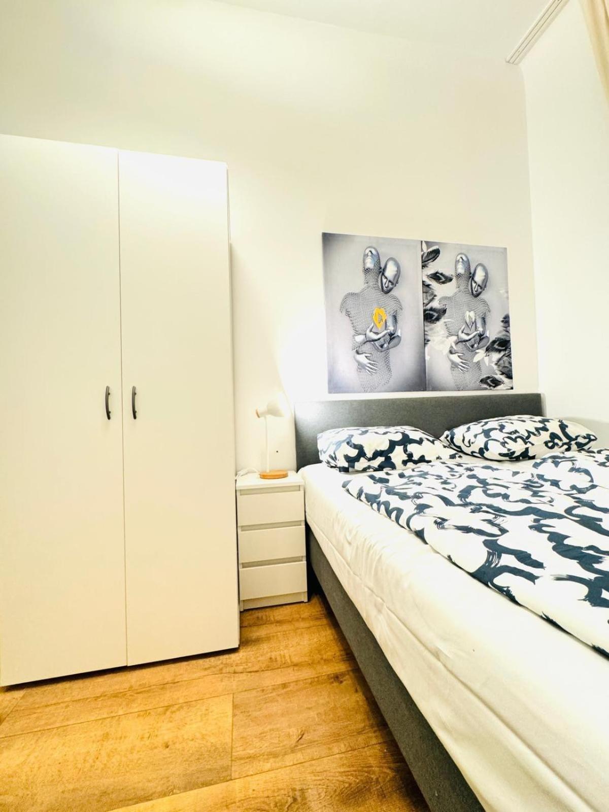 Chic 5br For 10p, With Direct Access Apartment