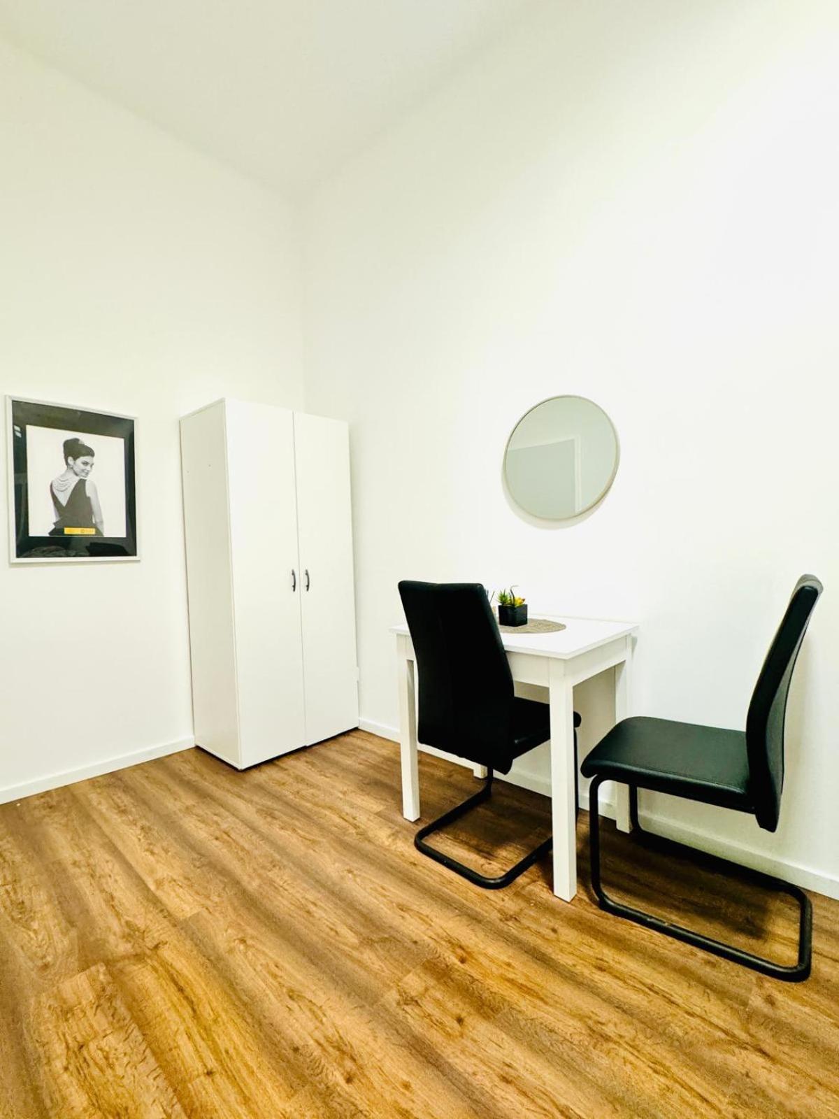 Appartamento Affordable 5br Shared Apt, 11 Min To Atzgersdorf Vienna