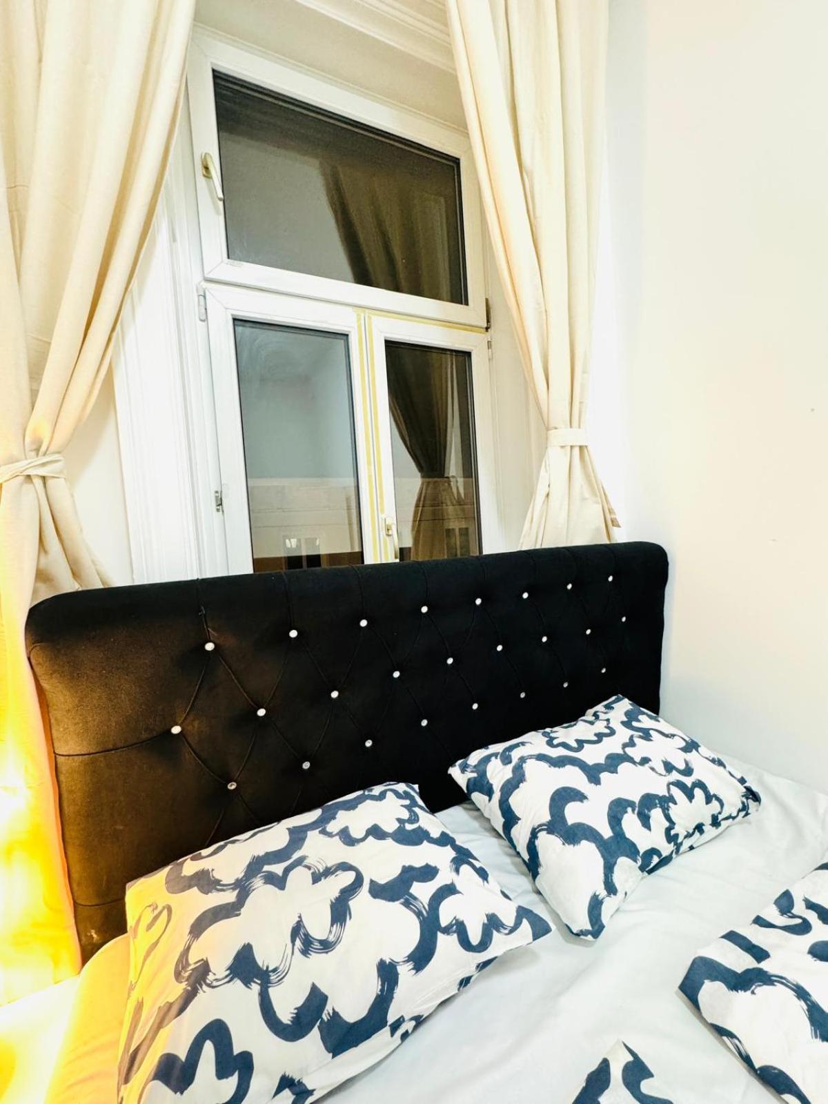 Affordable 5br Shared Apt, 11 Min To Atzgersdorf Appartamento