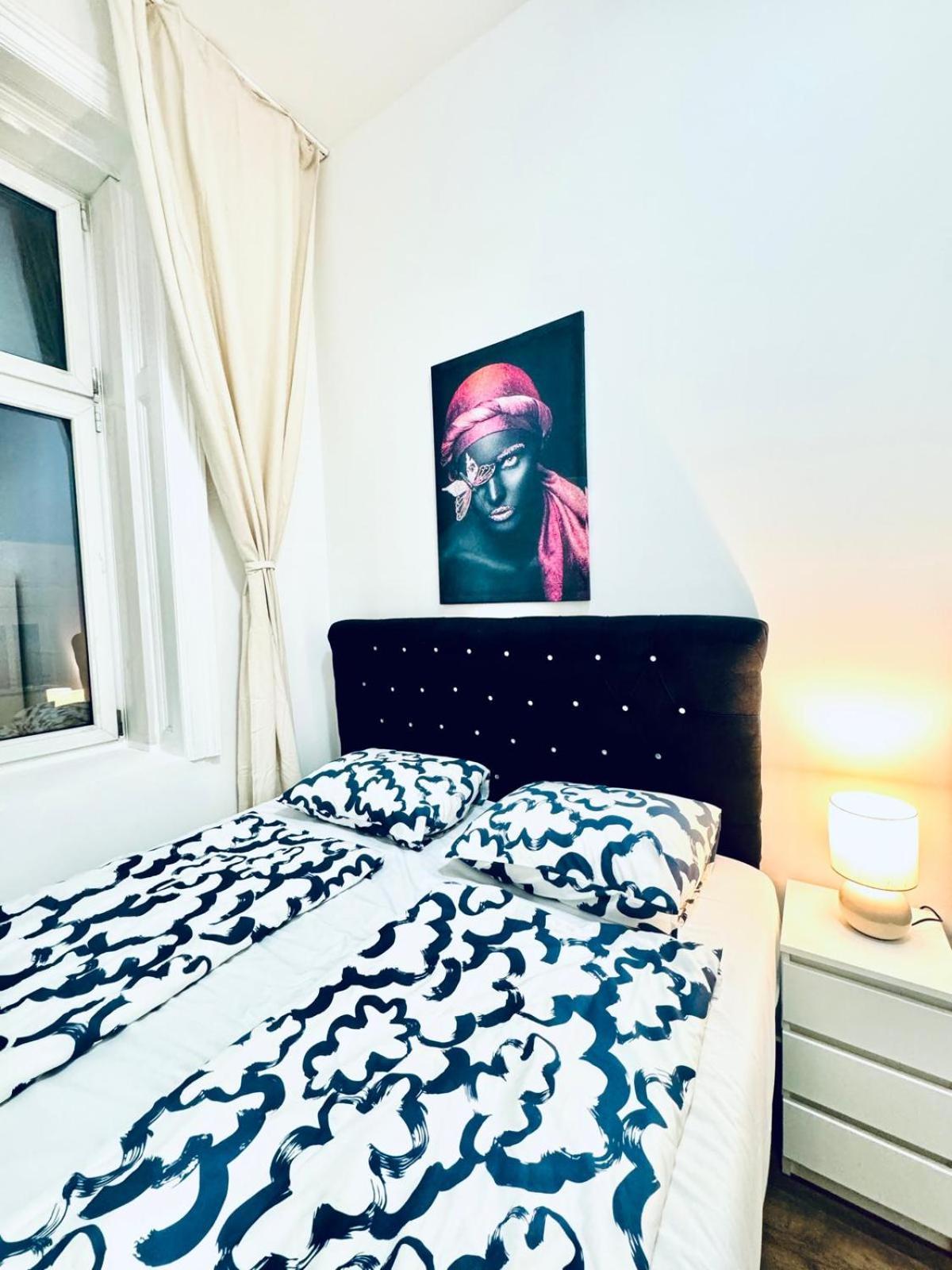 Affordable 5br Shared Apt, 11 Min To Atzgersdorf Appartamento