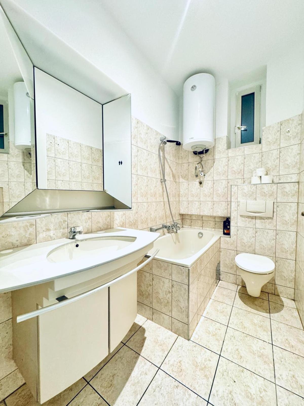 Appartamento Affordable 5br Shared Apt, 11 Min To Atzgersdorf *