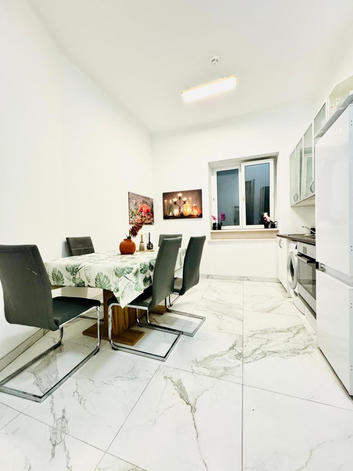 Affordable 5br Shared Apt, 11 Min To Atzgersdorf Appartamento Vienna