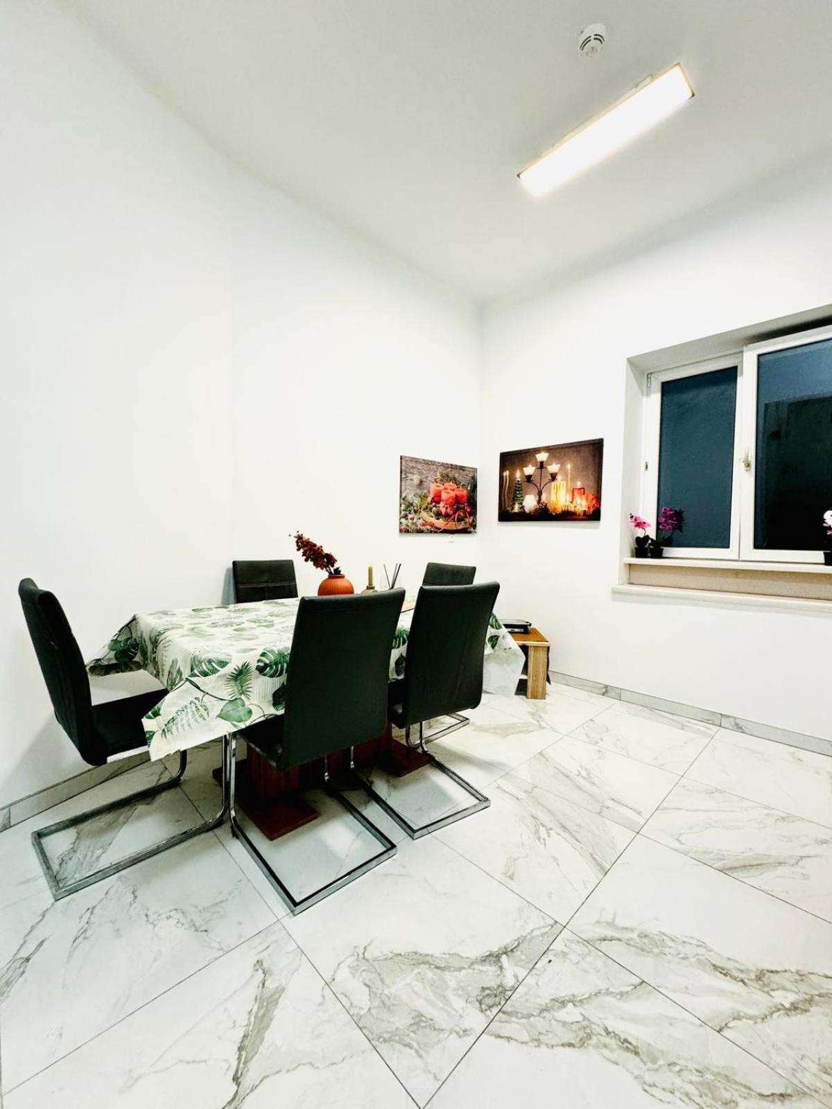 Affordable 5br Shared Apt, 11 Min To Atzgersdorf Appartamento Vienna