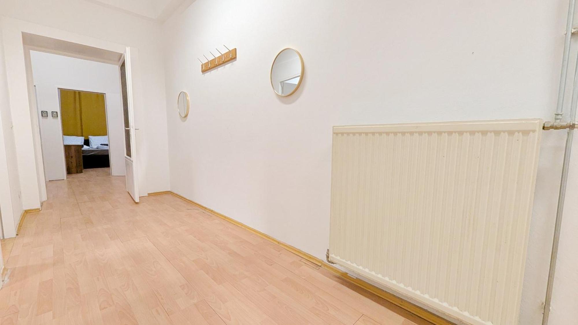 Privatunterkunft Spacious - 15 Min From Airport & Center, 5 Min From Main-bus Station Ez 12