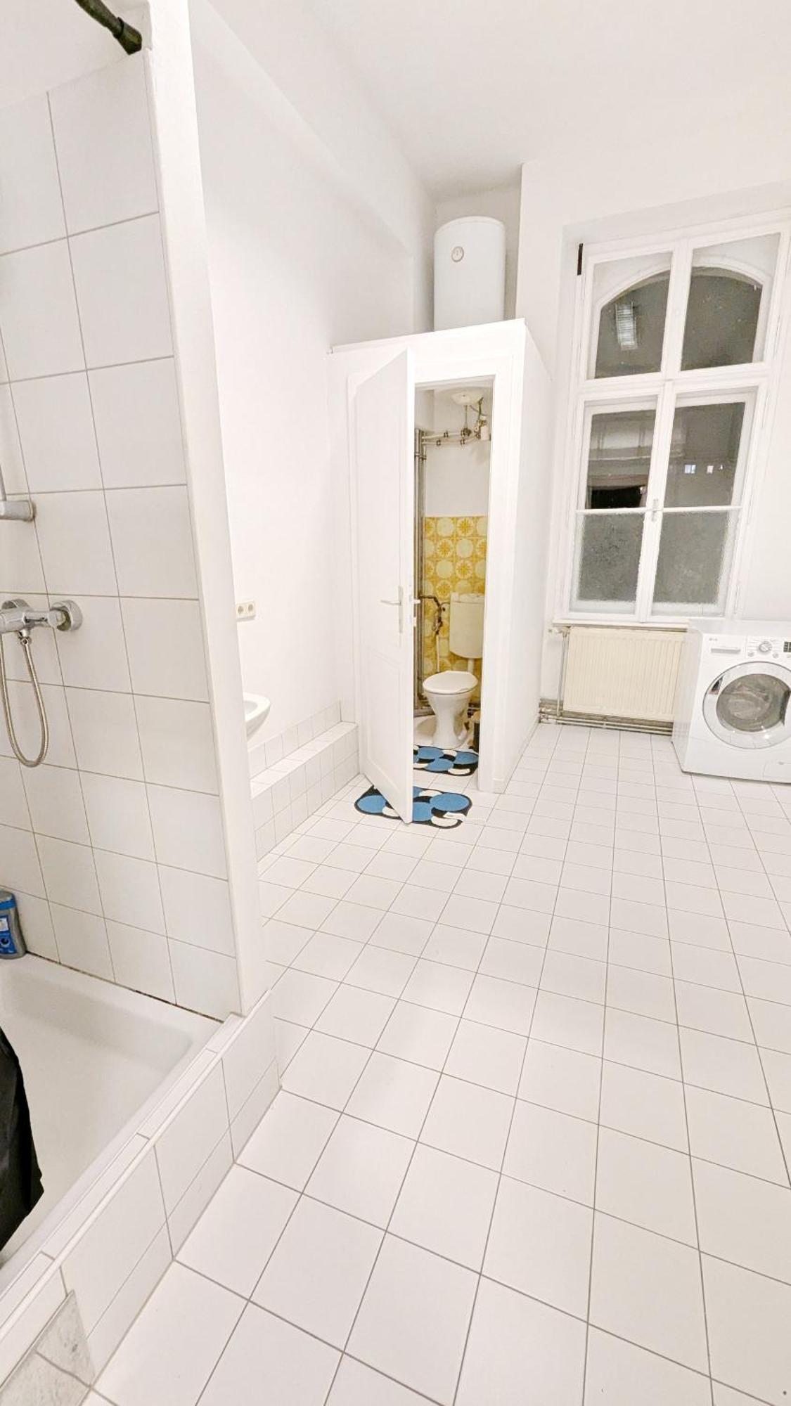 Spacious - 15 Min From Airport & Center, 5 Min From Main-bus Station Ez 12 Privatunterkunft *