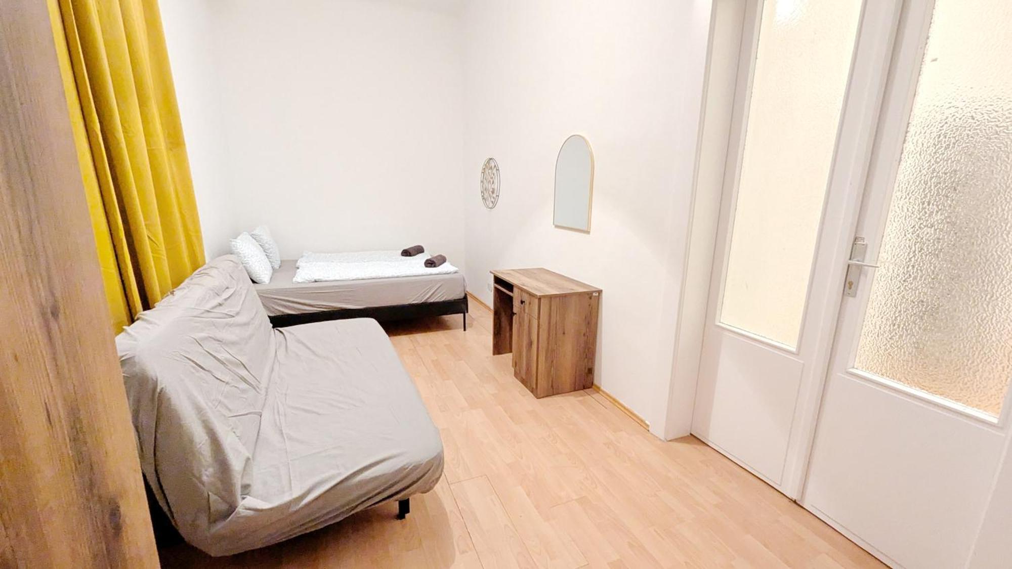 Privatunterkunft Spacious - 15 Min From Airport & Center, 5 Min From Main-bus Station Ez 12 *