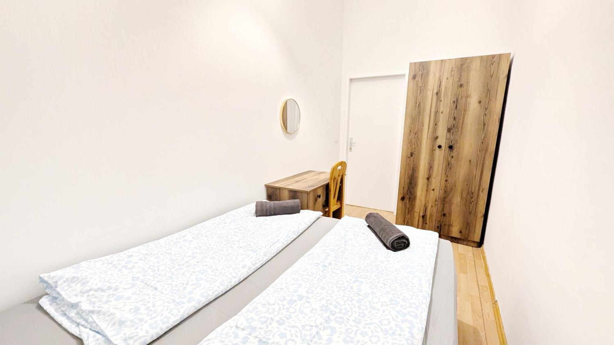 Spacious - 15 Min From Airport & Center, 5 Min From Main-bus Station Ez 12 Privatunterkunft *