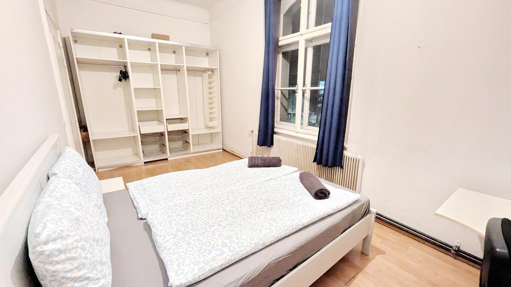 Spacious For Group - 15 Min From Airport & Center, 5 Min From Main-bus Station Apartment
