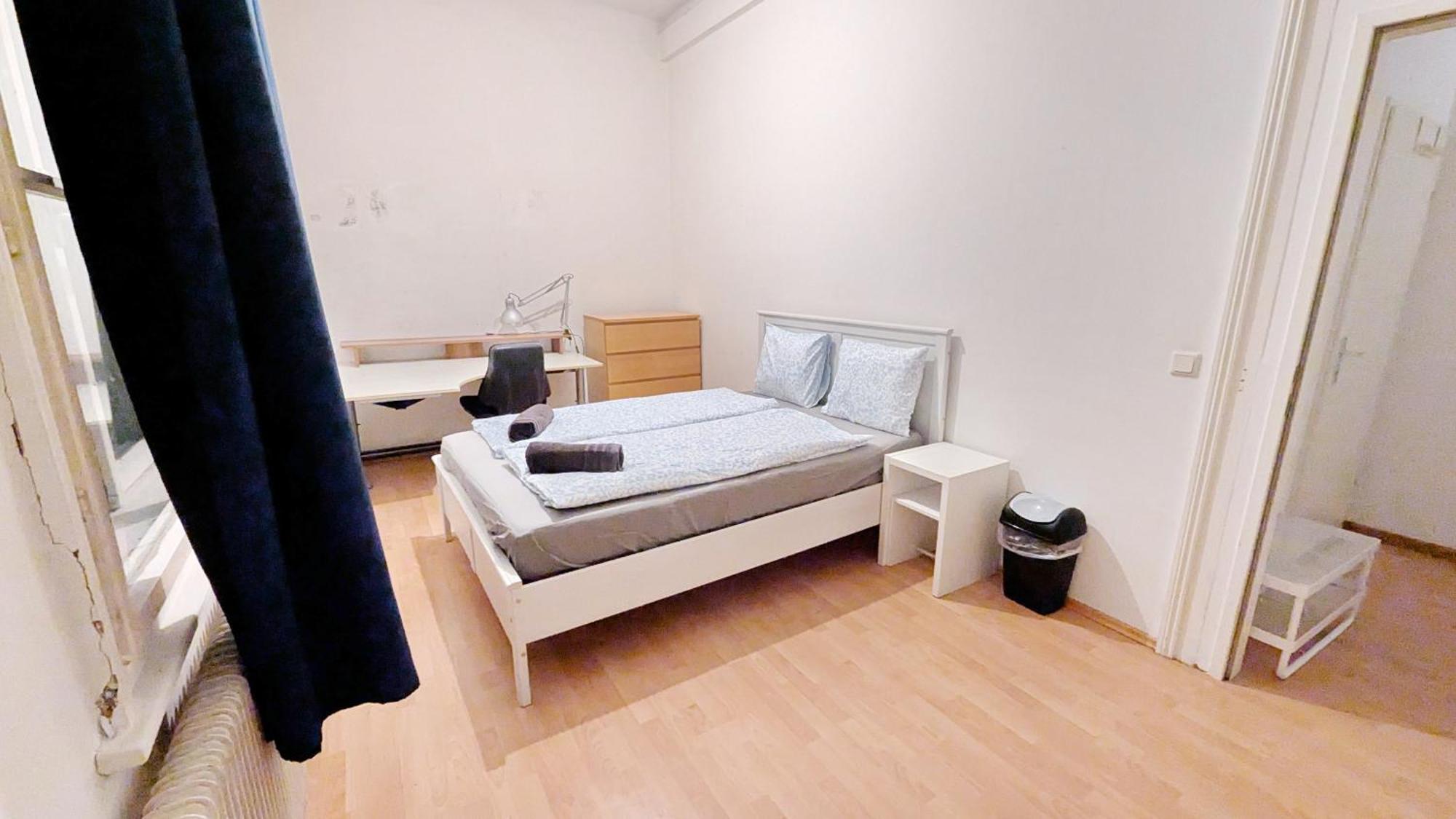 Spacious For Group - 15 Min From Airport & Center, 5 Min From Main-bus Station Apartment