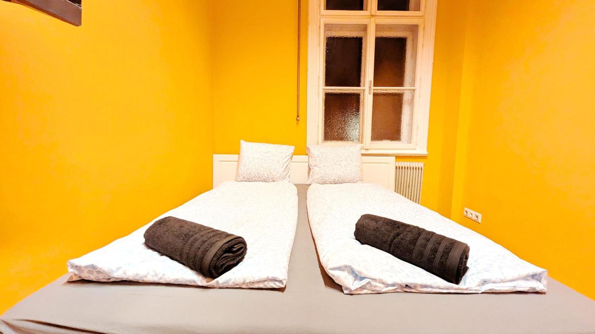 Apartment Spacious For Group - 15 Min From Airport & Center, 5 Min From Main-bus Station *