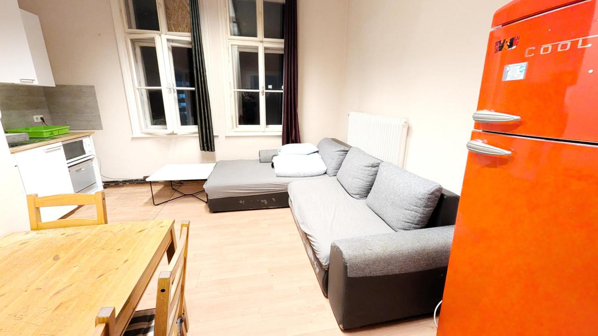 Spacious For Group - 15 Min From Airport & Center, 5 Min From Main-bus Station Apartment *