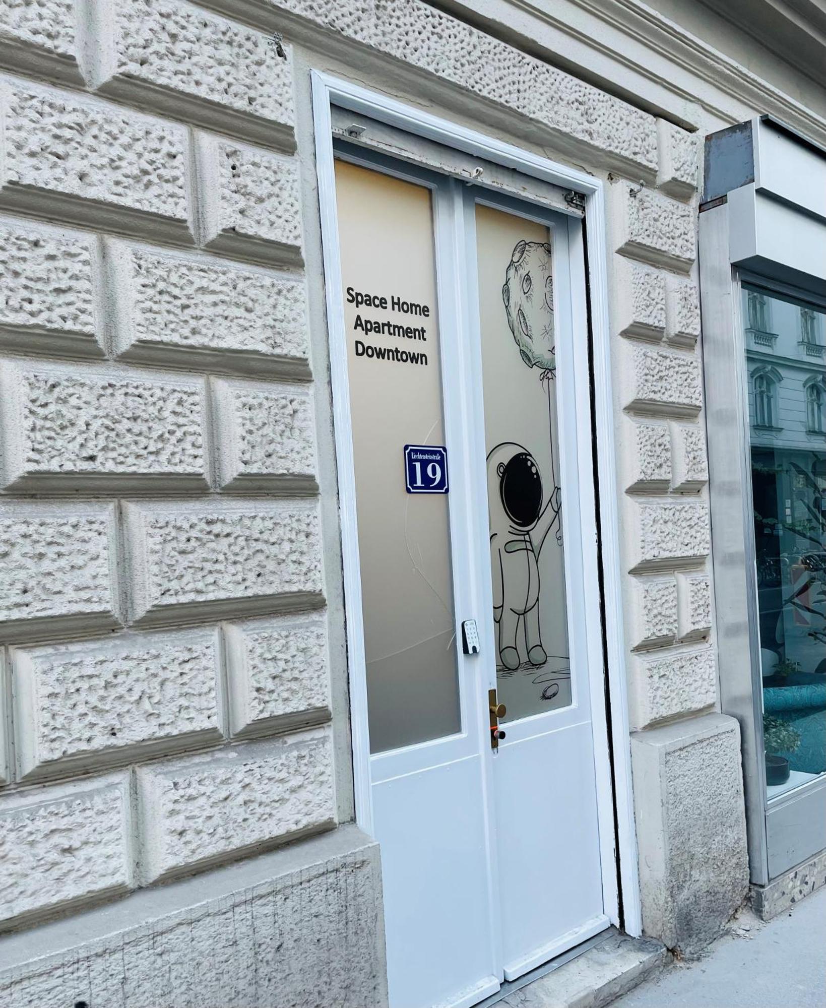 Space - Downtown Viena