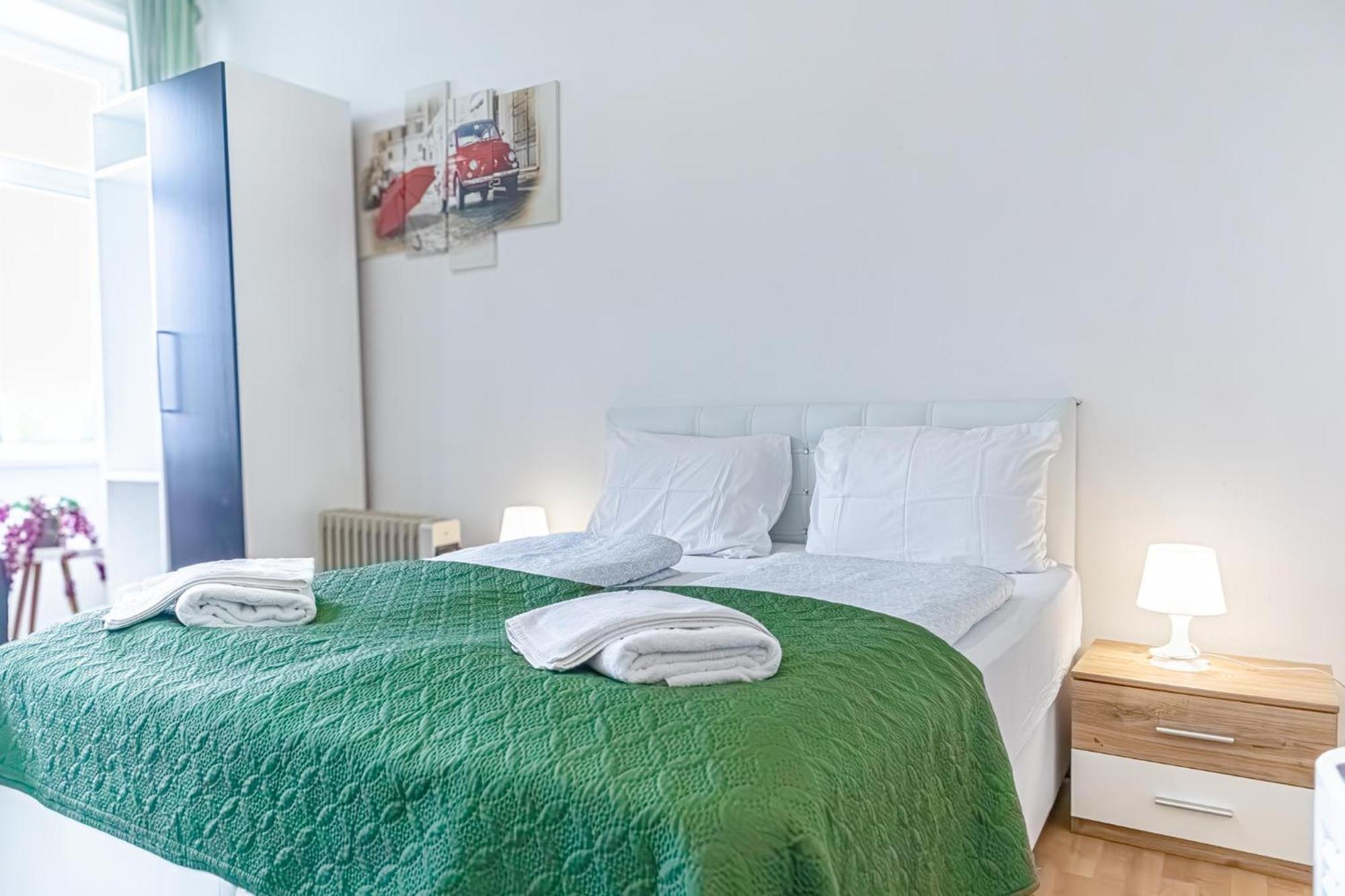 Homely Near Millenium Tower Apartment