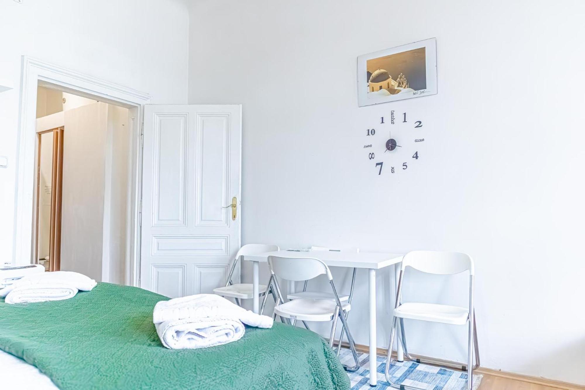 Apartment Homely Near Millenium Tower *