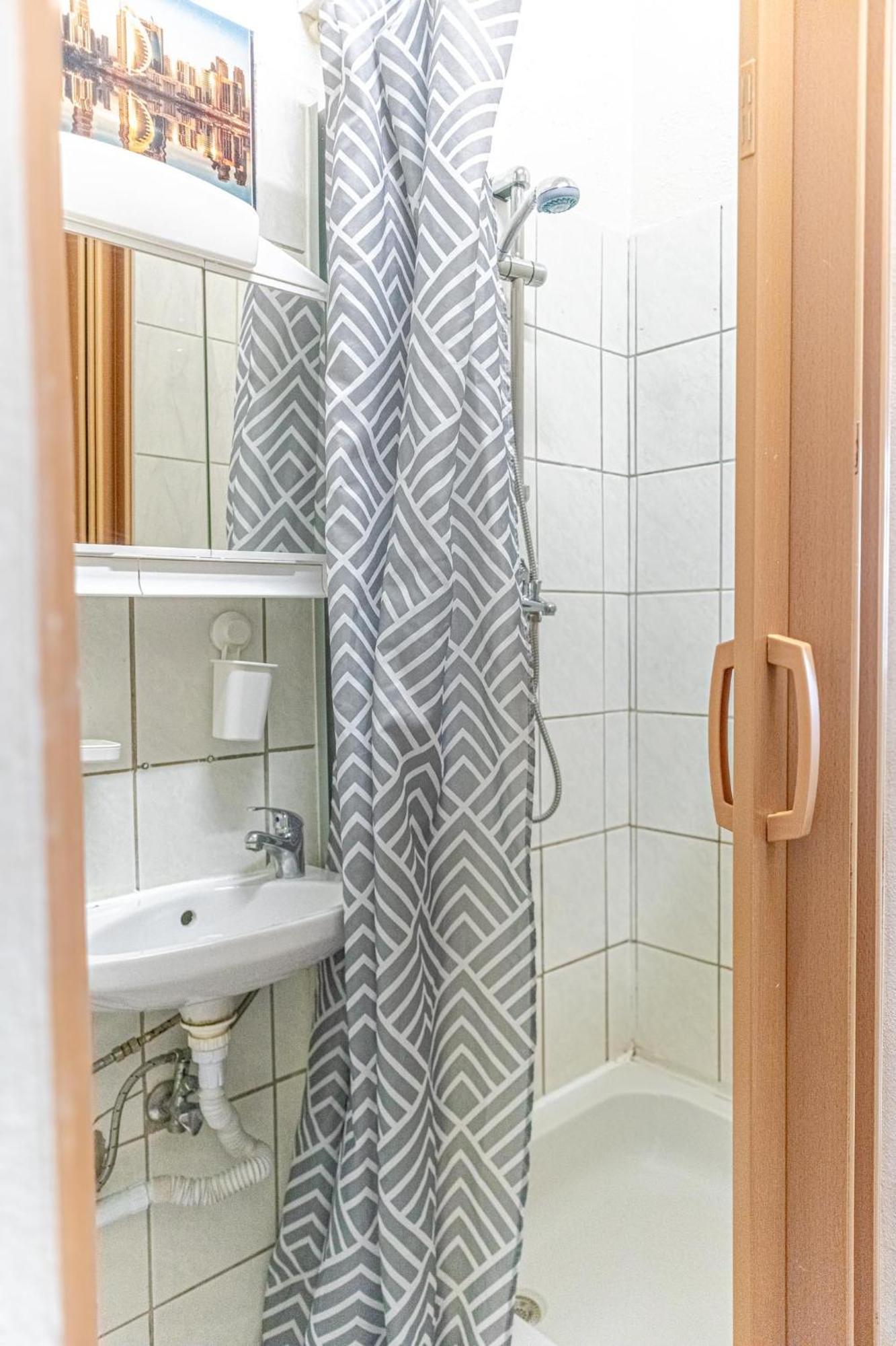 Homely Near Millenium Tower Apartment Vienna