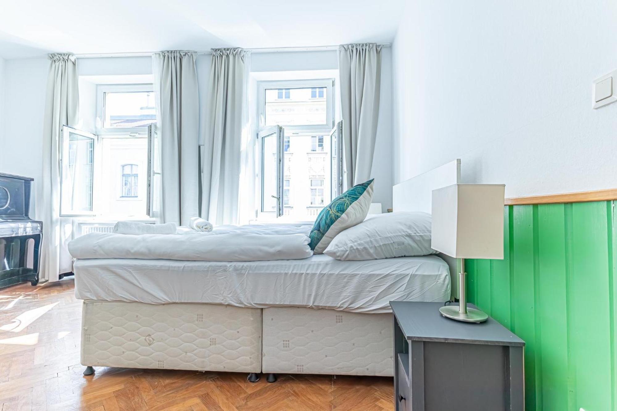 Amazing 3 Bedroom Apt, 15 Min To Landstrasse Hub Apartment *