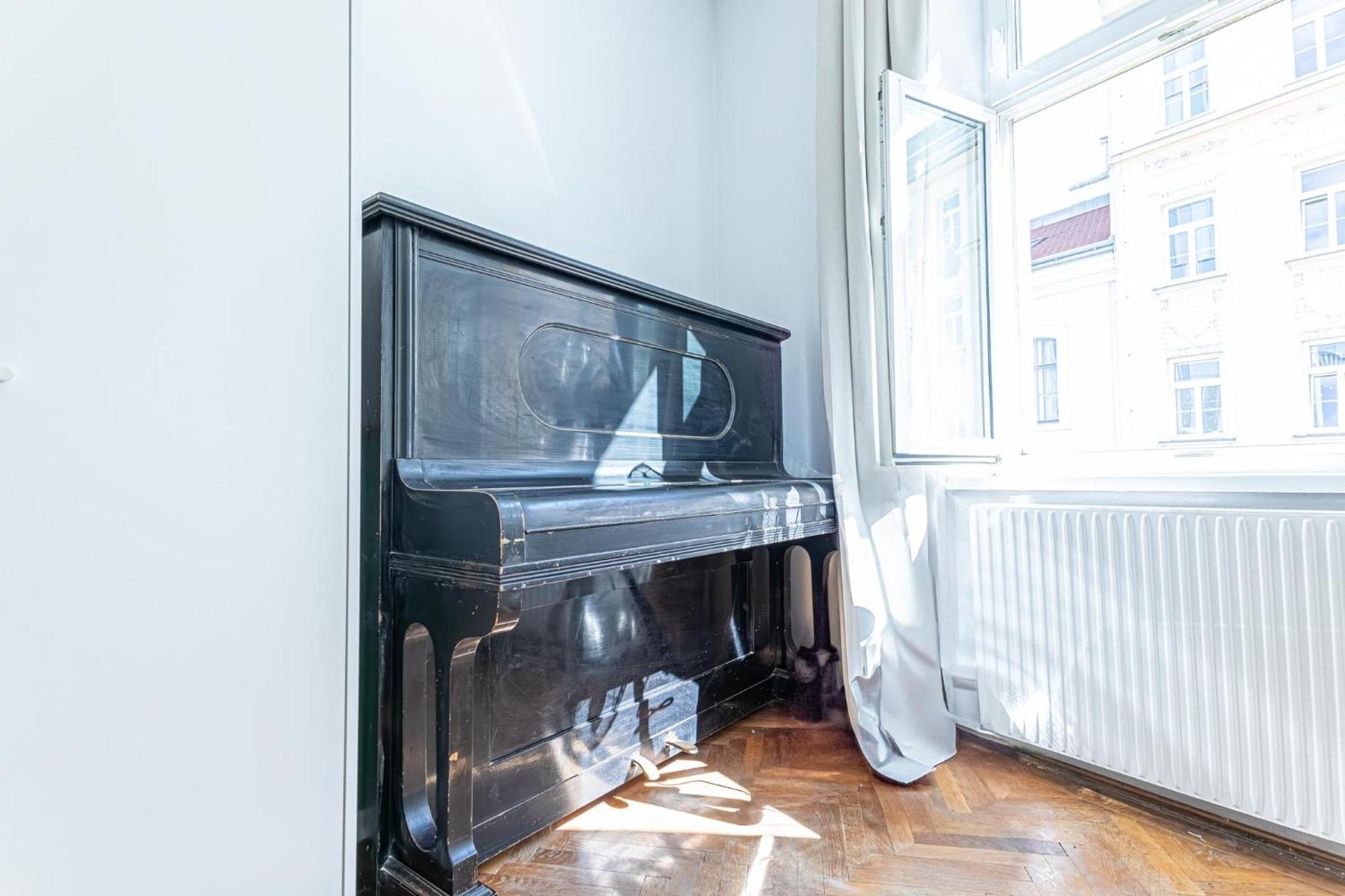 Amazing 3 Bedroom Apt, 15 Min To Landstrasse Hub Apartment *