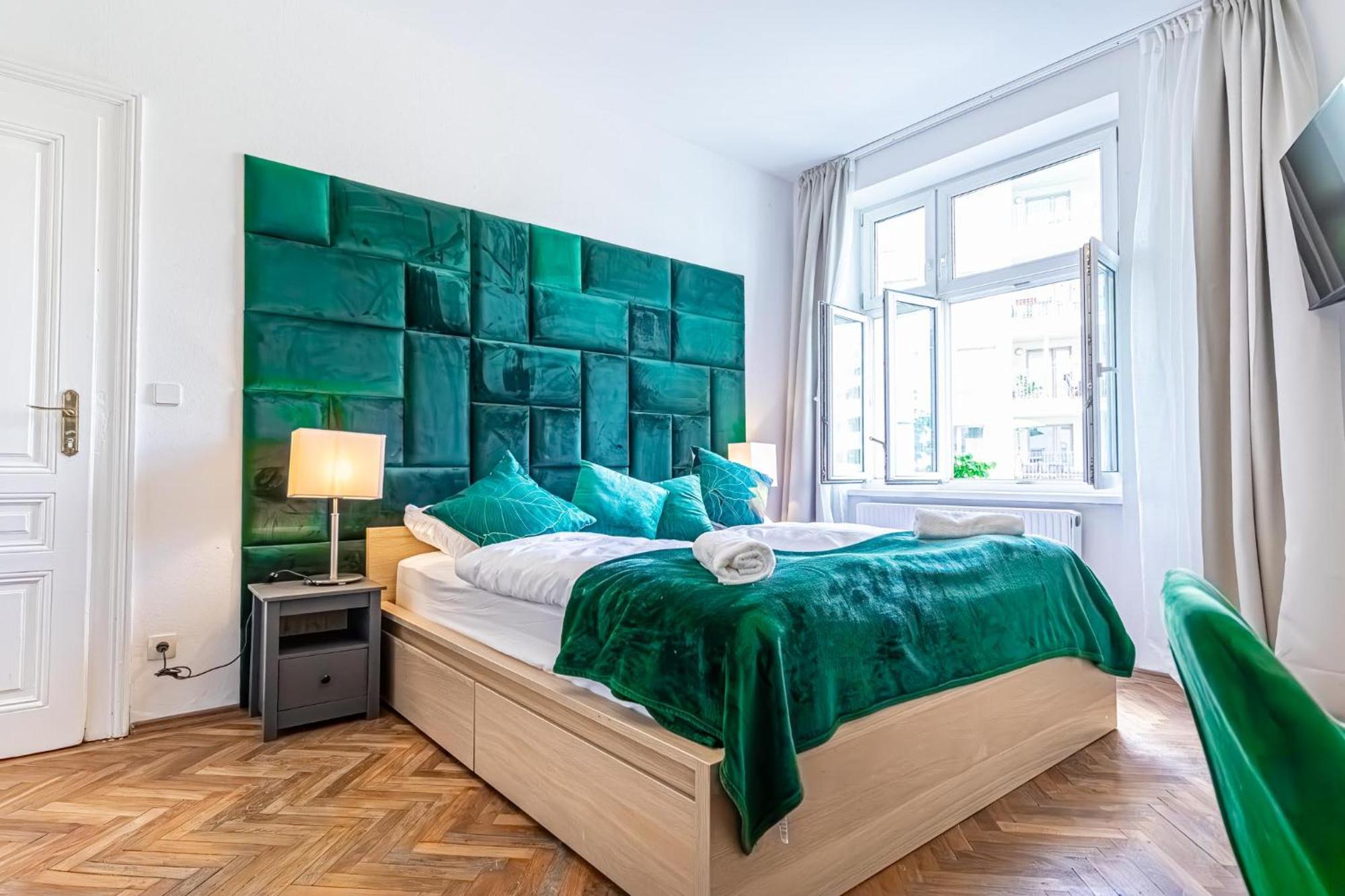 Amazing 3 Bedroom Apt, 15 Min To Landstrasse Hub