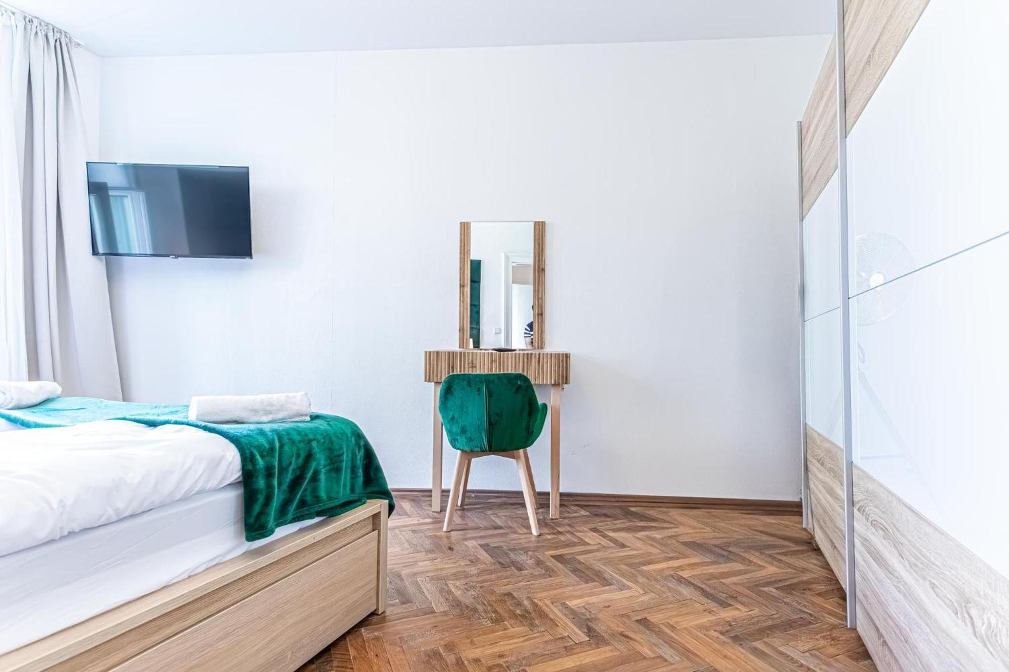 Apartment Amazing 3 Bedroom Apt, 15 Min To Landstrasse Hub Vienna